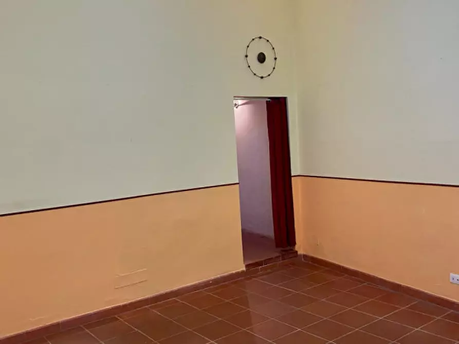 Immagine 1 di Negozio in affitto  in PIAZZA ALBERTI a Firenze