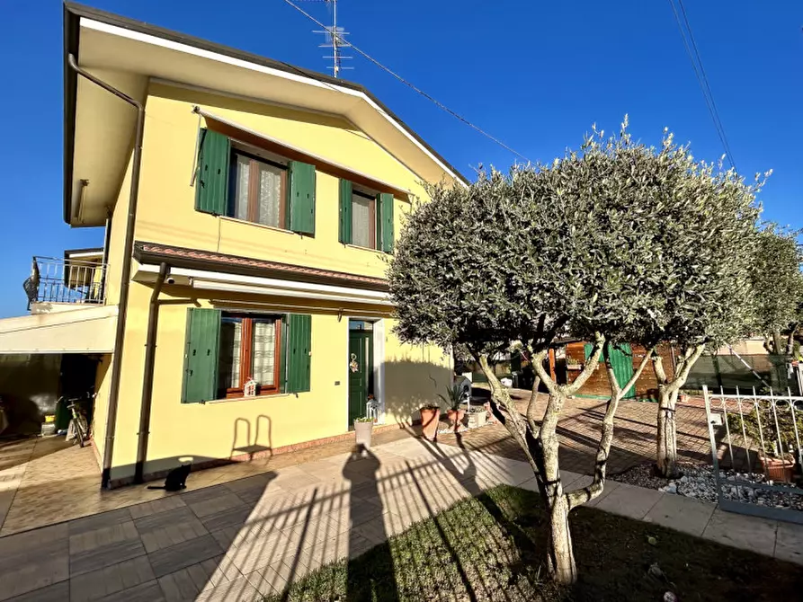Immagine 1 di Casa bifamiliare in vendita  in Via Alessandro Di Lisio 4 a Legnago