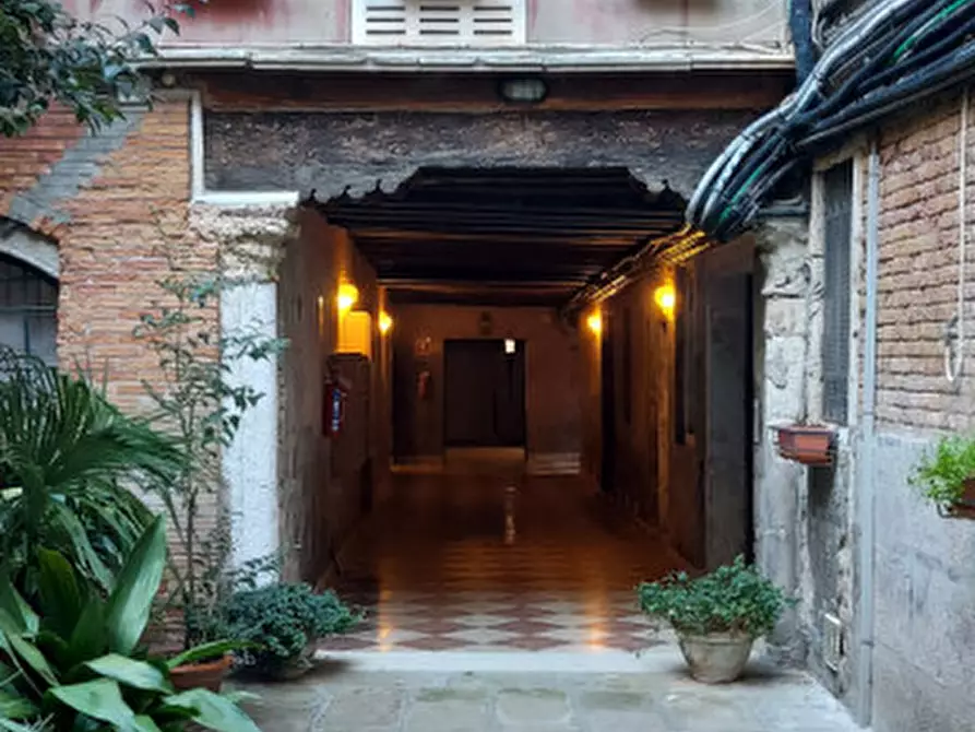 Immagine 1 di Appartamento in vendita  in castello san lorenzo a Venezia