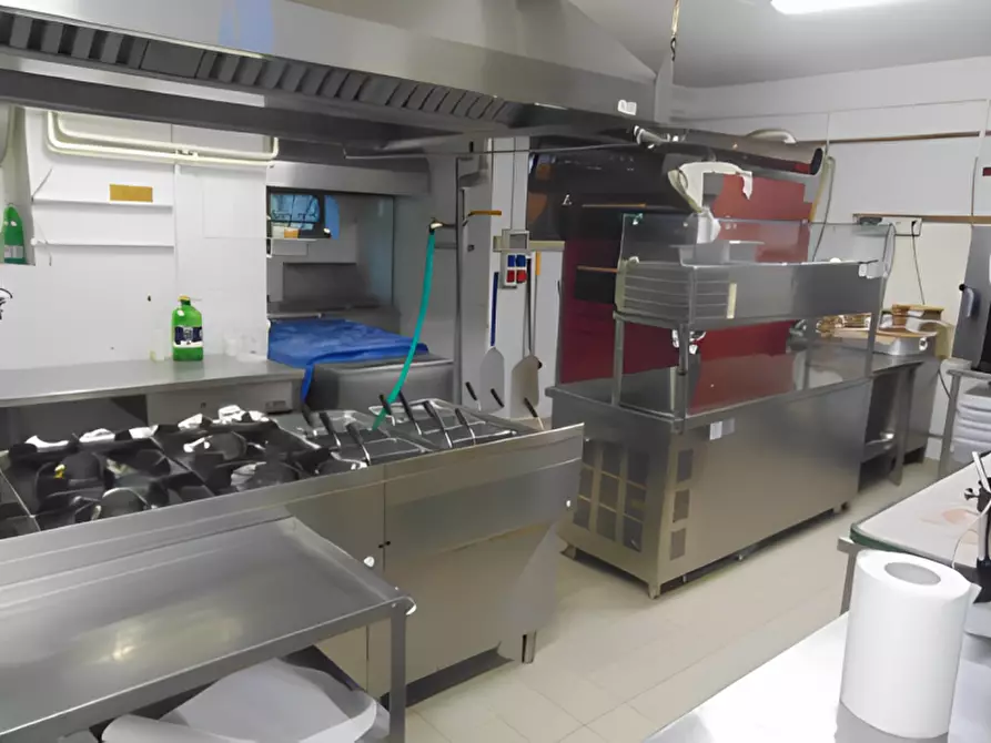 Immagine 2 di Attività commerciale in vendita  in Via maremmana III a Montecompatri