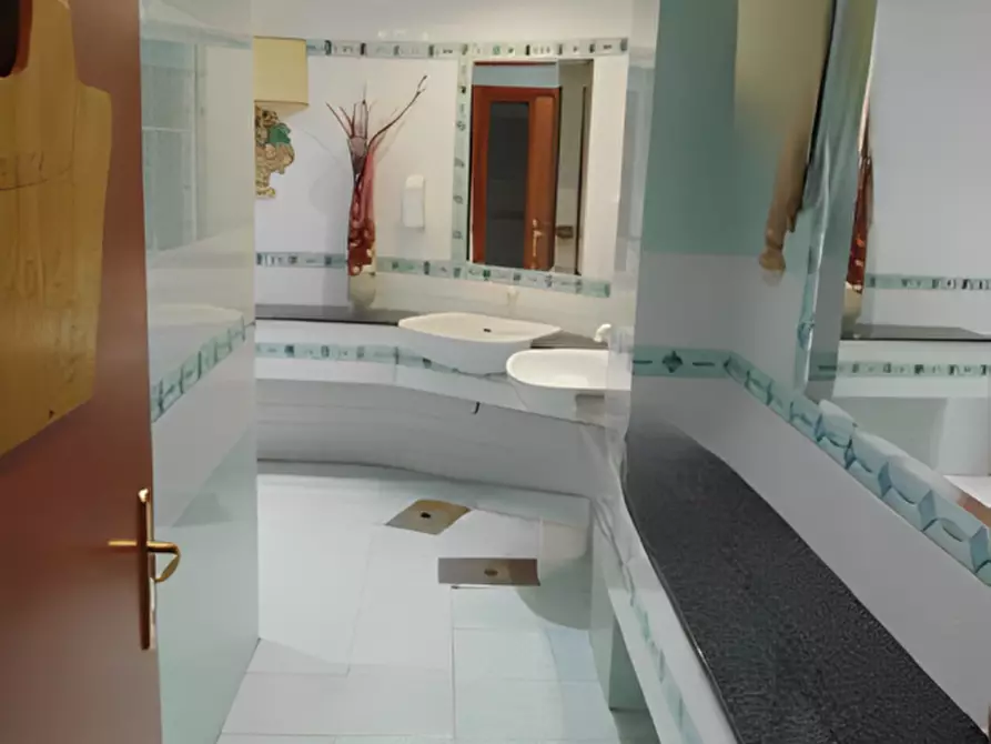 Immagine 7 di Attività commerciale in vendita  in Via maremmana III a Montecompatri