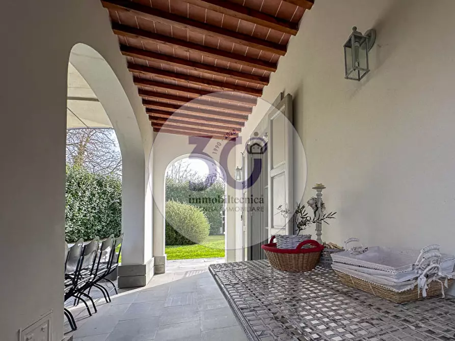Immagine 1 di Villa in vendita  in BAGNORO a Arezzo
