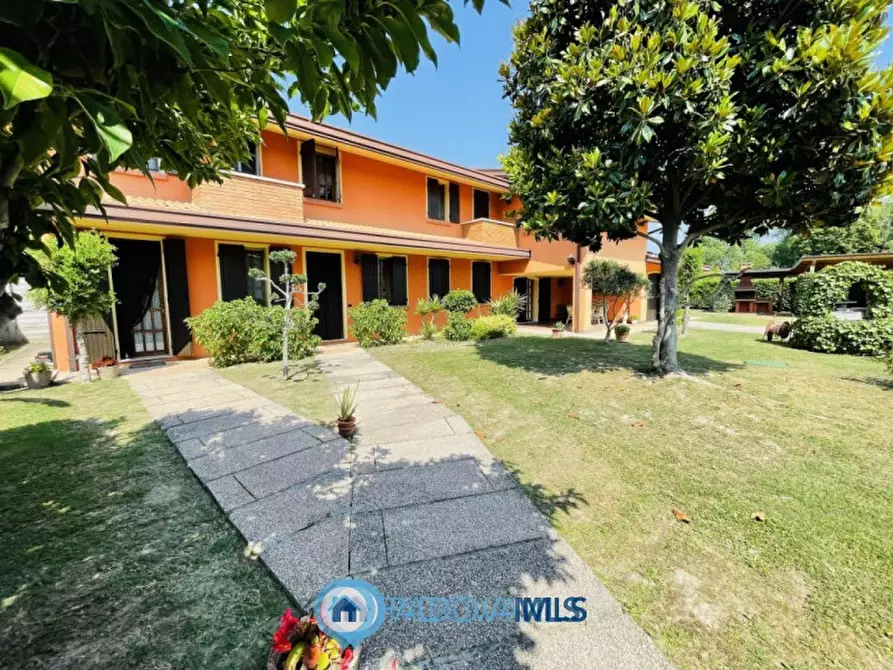 Immagine 1 di Villa in vendita  in Via Cucchetti a Noventa Padovana