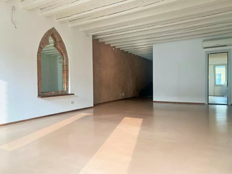 Immagine 5 di Negozio in affitto  in piazza Giorgione a Castelfranco Veneto
