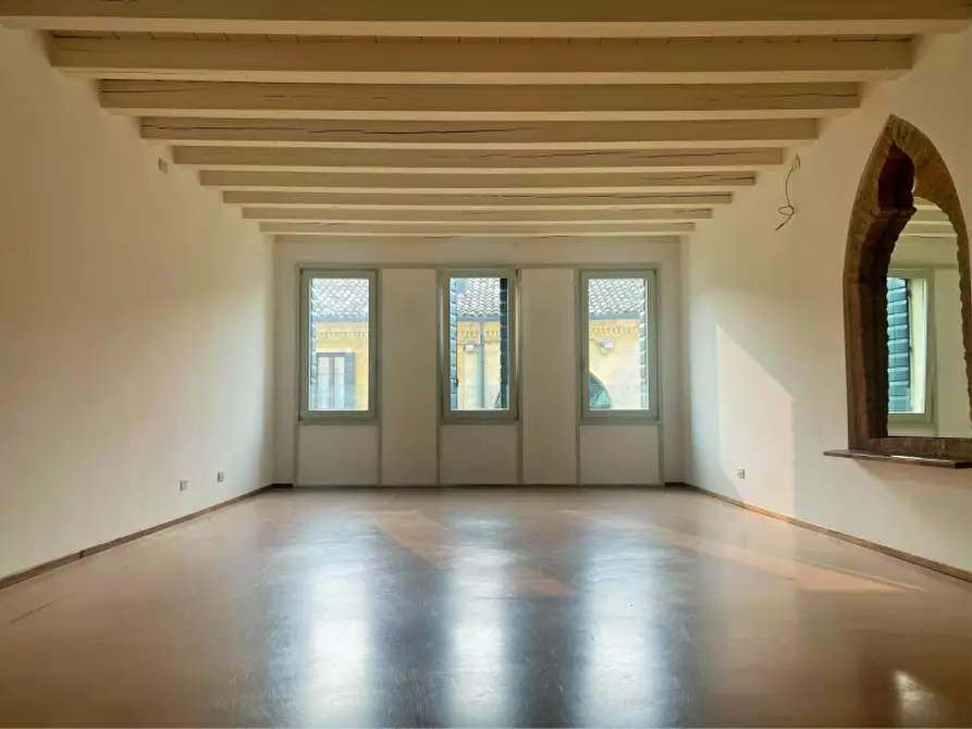 Immagine 6 di Negozio in affitto  in piazza Giorgione a Castelfranco Veneto