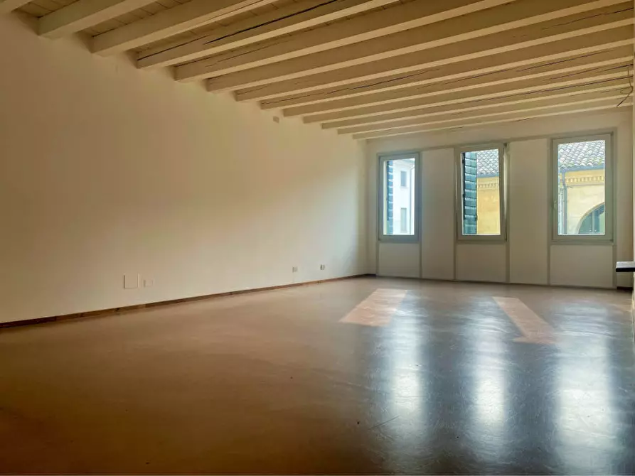 Immagine 8 di Negozio in affitto  in piazza Giorgione a Castelfranco Veneto