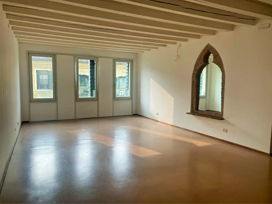 Immagine 9 di Negozio in affitto  in piazza Giorgione a Castelfranco Veneto
