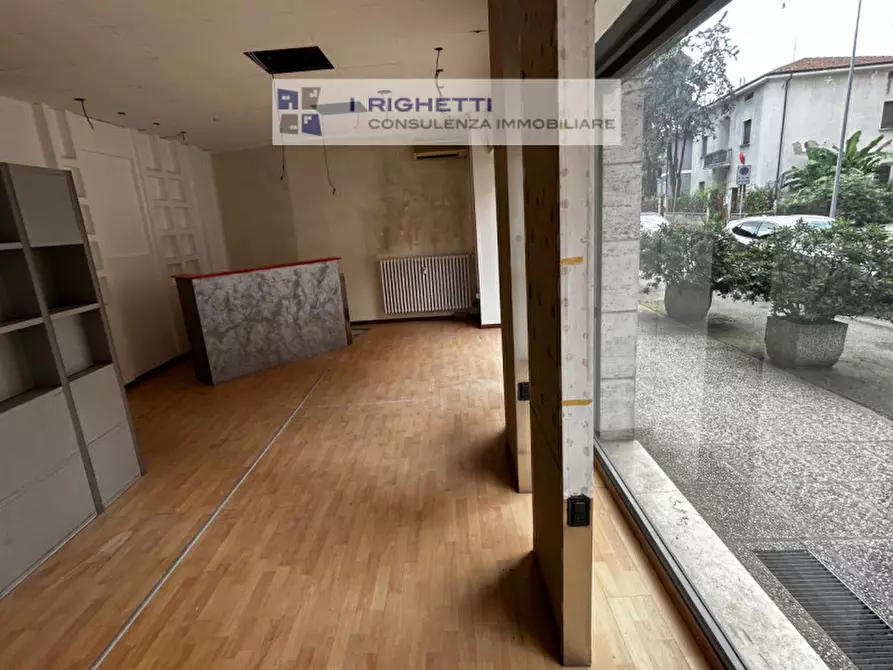 Immagine 10 di Negozio in vendita  in Andrea Doria a Verona