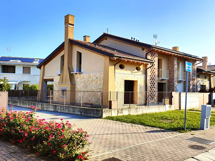 Immagine 1 di Casa bifamiliare in vendita  a Montegrotto Terme