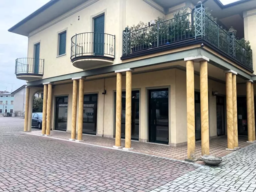 Immagine 2 di Negozio in vendita  in VIA ISORELLA, 1 a Calvisano
