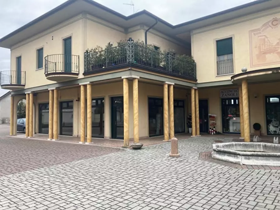 Immagine 4 di Negozio in vendita  in VIA ISORELLA, 1 a Calvisano