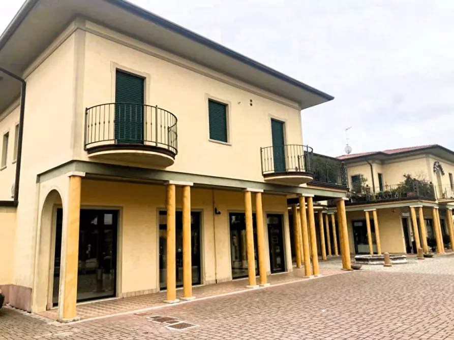 Immagine 6 di Negozio in vendita  in VIA ISORELLA, 1 a Calvisano