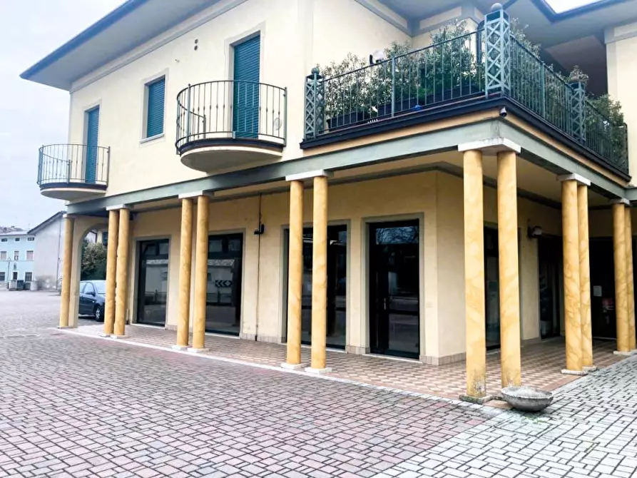 Immagine 8 di Negozio in vendita  in VIA ISORELLA, 1 a Calvisano