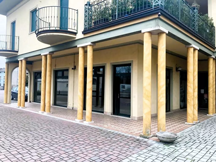 Immagine 9 di Negozio in vendita  in VIA ISORELLA, 1 a Calvisano