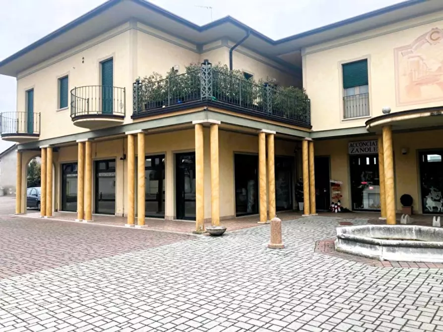 Immagine 10 di Negozio in vendita  in VIA ISORELLA, 1 a Calvisano