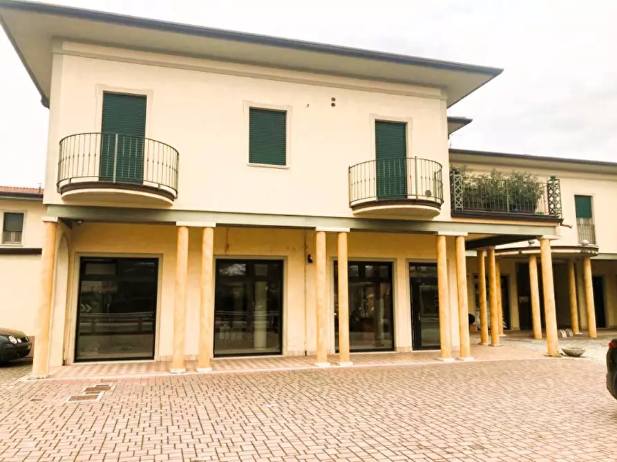 Immagine 11 di Negozio in vendita  in VIA ISORELLA, 1 a Calvisano