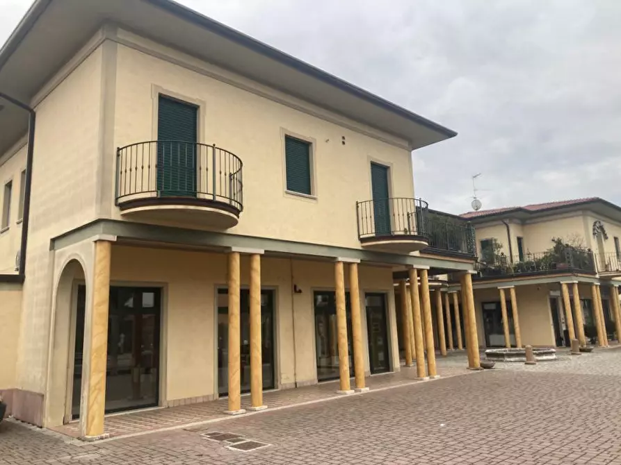 Immagine 12 di Negozio in vendita  in VIA ISORELLA, 1 a Calvisano