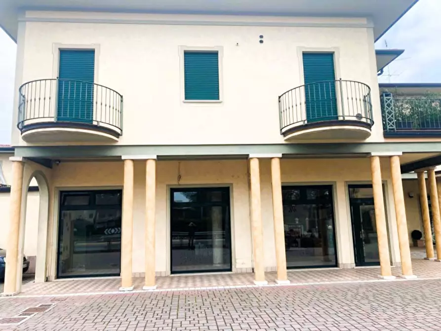 Immagine 13 di Negozio in vendita  in VIA ISORELLA, 1 a Calvisano