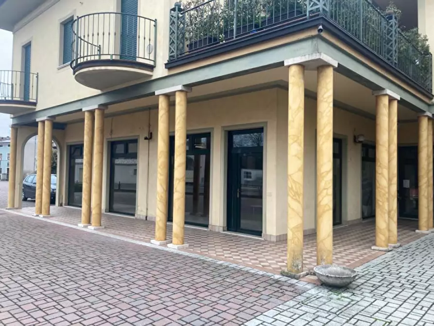 Immagine 16 di Negozio in vendita  in VIA ISORELLA, 1 a Calvisano