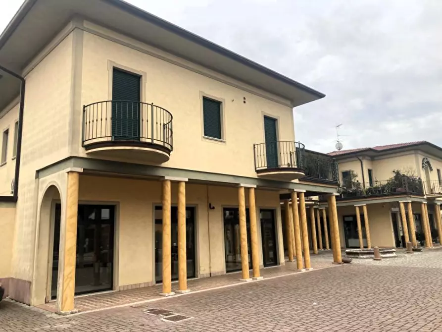 Immagine 19 di Negozio in vendita  in VIA ISORELLA, 1 a Calvisano