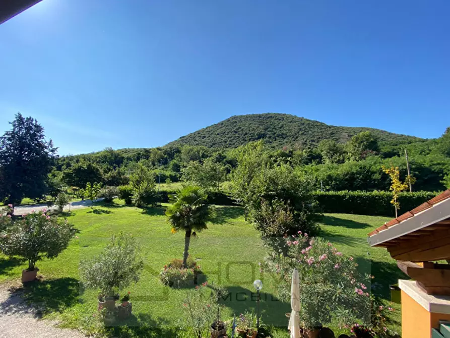 Immagine 1 di Agriturismo in vendita  in Via Belvedere a Rovolon