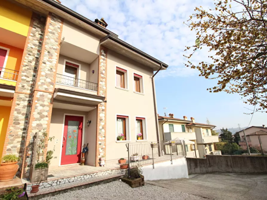 Immagine 1 di Casa bifamiliare in vendita  in via calcara 20 a Zugliano