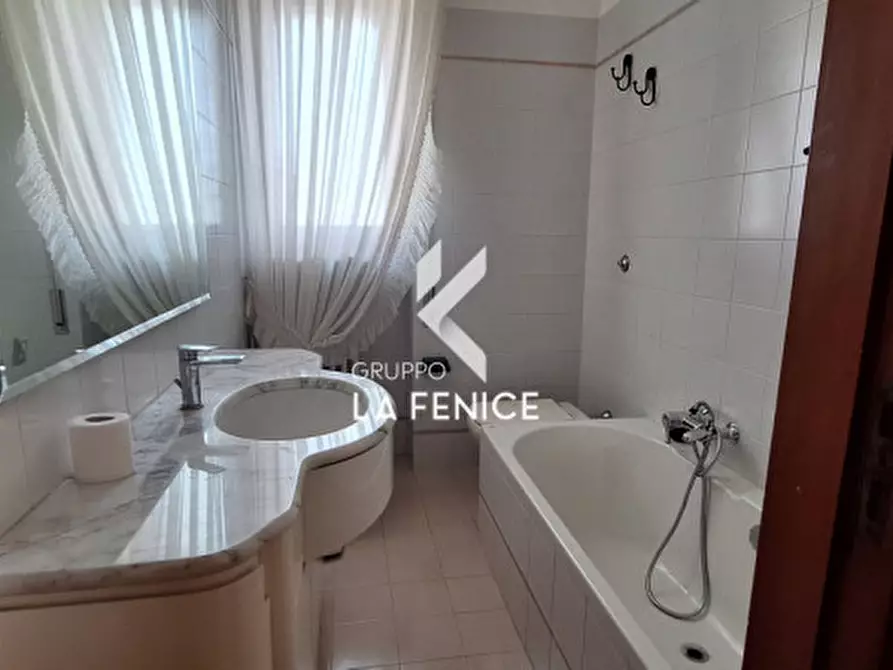 Immagine 21 di Appartamento in vendita  in via Martiri della Libertà a Locorotondo