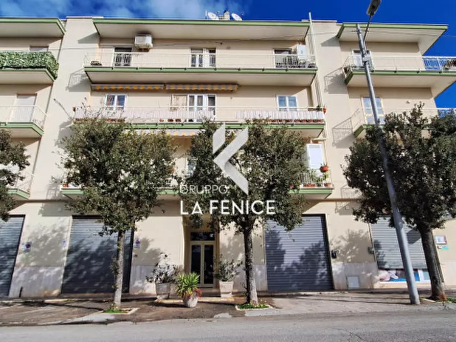 Immagine 33 di Appartamento in vendita  in via Martiri della Libertà a Locorotondo