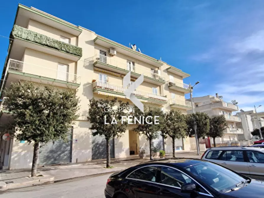 Immagine 34 di Appartamento in vendita  in via Martiri della Libertà a Locorotondo