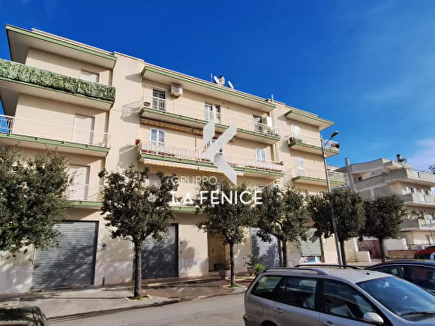 Immagine 35 di Appartamento in vendita  in via Martiri della Libertà a Locorotondo