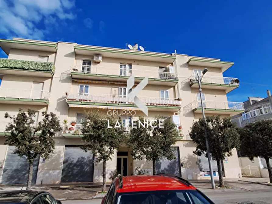 Immagine 36 di Appartamento in vendita  in via Martiri della Libertà a Locorotondo