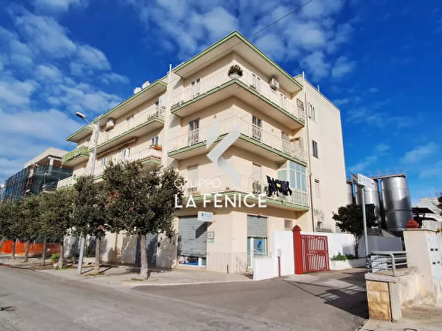 Immagine 38 di Appartamento in vendita  in via Martiri della Libertà a Locorotondo