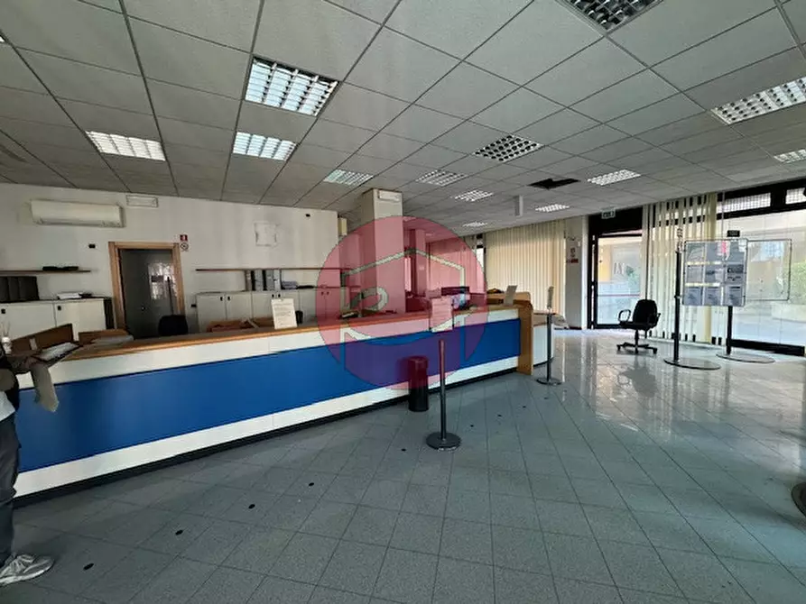 Immagine 1 di Negozio in vendita  in PIAZZA DEL POPOLO BELLARIA a Bellaria-Igea Marina