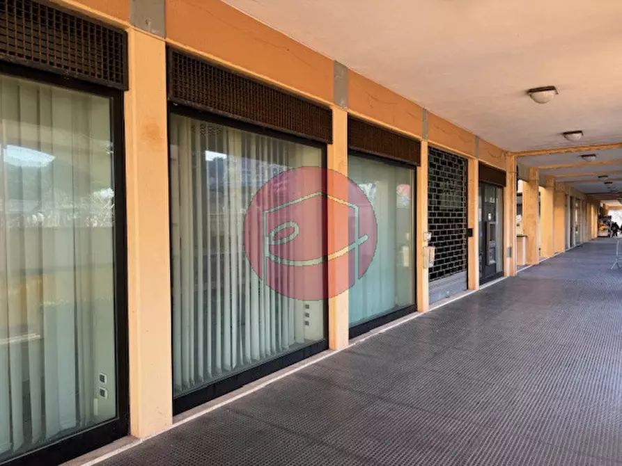 Immagine 3 di Negozio in vendita  in PIAZZA DEL POPOLO BELLARIA a Bellaria-Igea Marina