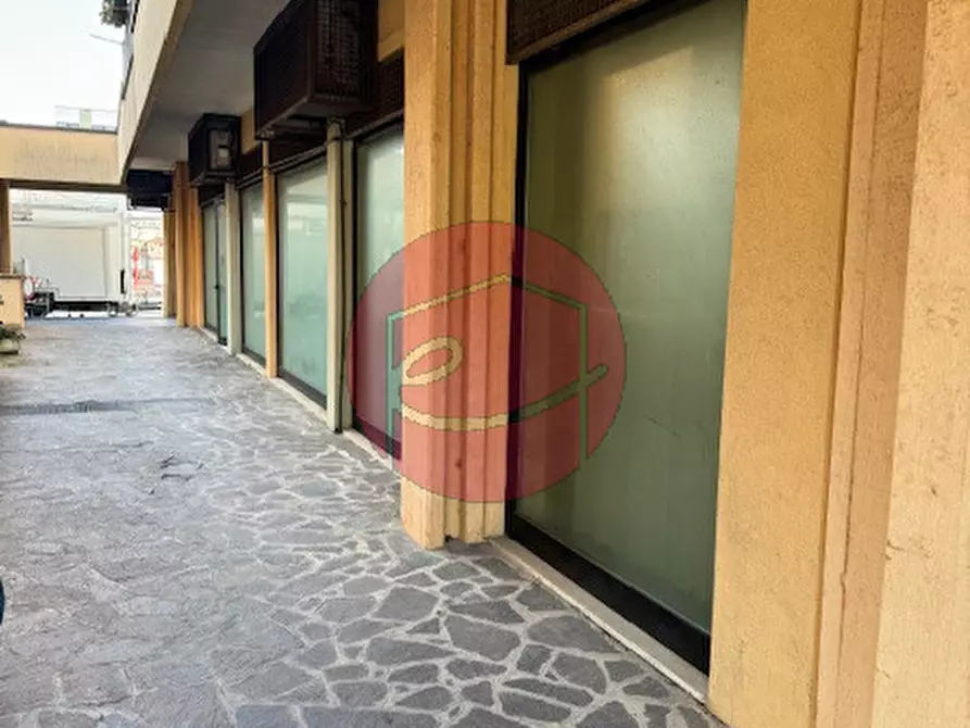 Immagine 4 di Negozio in vendita  in PIAZZA DEL POPOLO BELLARIA a Bellaria-Igea Marina