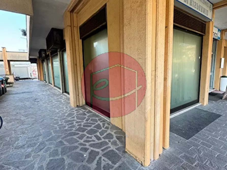 Immagine 5 di Negozio in vendita  in PIAZZA DEL POPOLO BELLARIA a Bellaria-Igea Marina