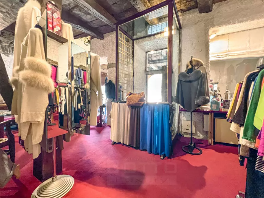 Immagine 10 di Negozio in vendita  in via albertoletti 20 a Orta San Giulio