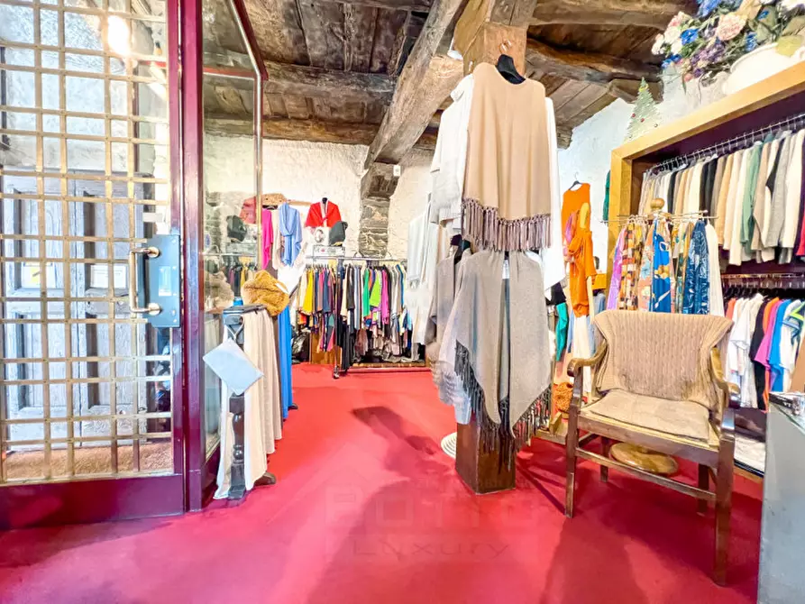 Immagine 11 di Negozio in vendita  in via albertoletti 20 a Orta San Giulio