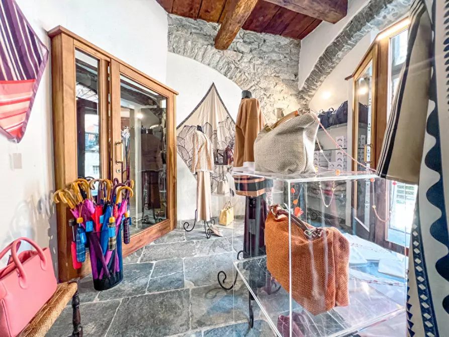 Immagine 15 di Negozio in vendita  in via albertoletti 20 a Orta San Giulio