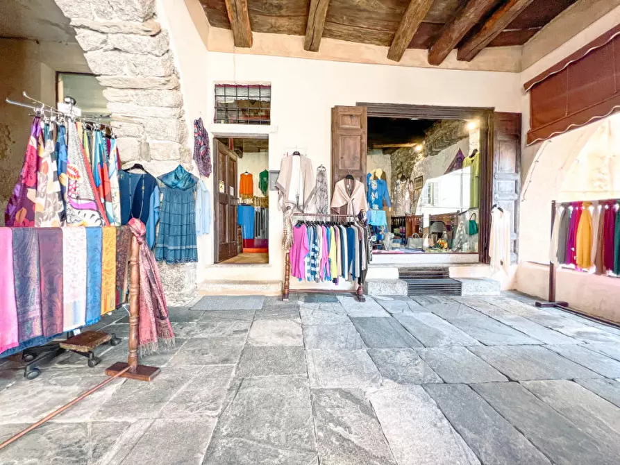 Immagine 17 di Negozio in vendita  in via albertoletti 20 a Orta San Giulio
