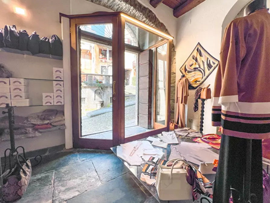 Immagine 20 di Negozio in vendita  in via albertoletti 20 a Orta San Giulio