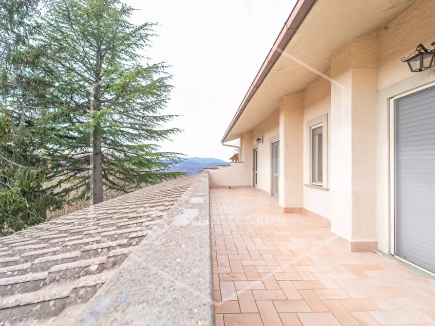 Immagine 1 di Villa in vendita  a Pescorocchiano