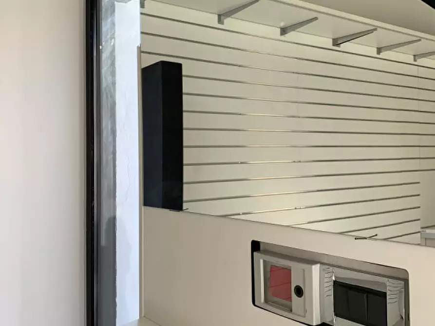 Immagine 6 di Negozio in affitto  in Campo San Giacomo 18 a Trieste