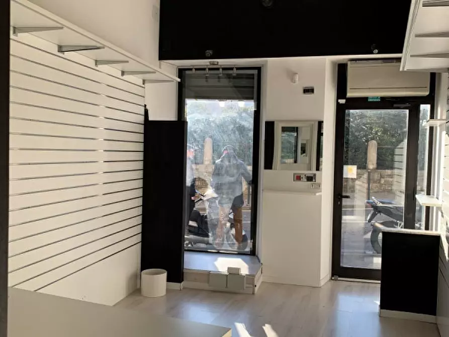 Immagine 12 di Negozio in affitto  in Campo San Giacomo 18 a Trieste