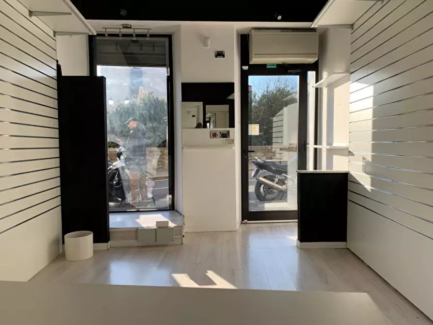 Immagine 13 di Negozio in affitto  in Campo San Giacomo 18 a Trieste