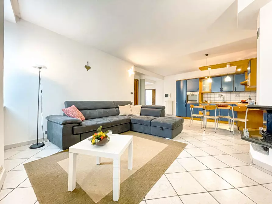 Immagine 3 di Appartamento in vendita  in via Roma a Pella