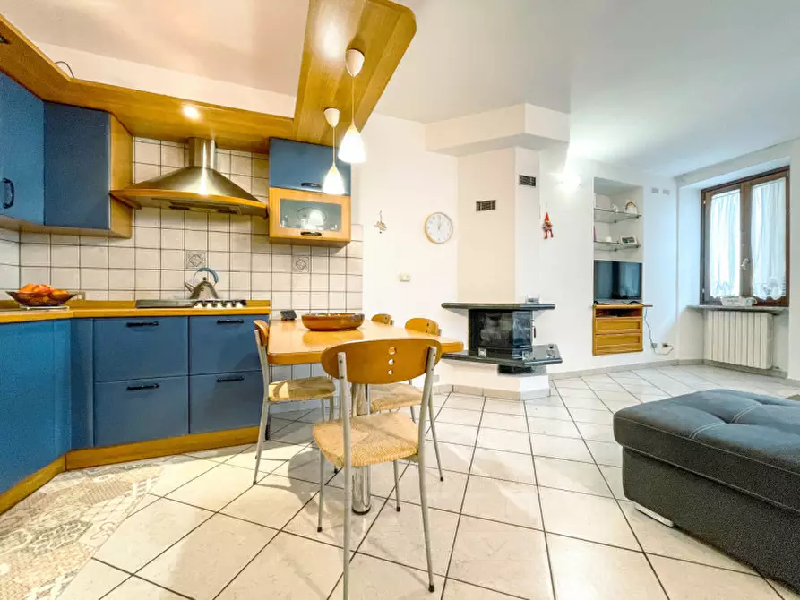 Immagine 5 di Appartamento in vendita  in via Roma a Pella