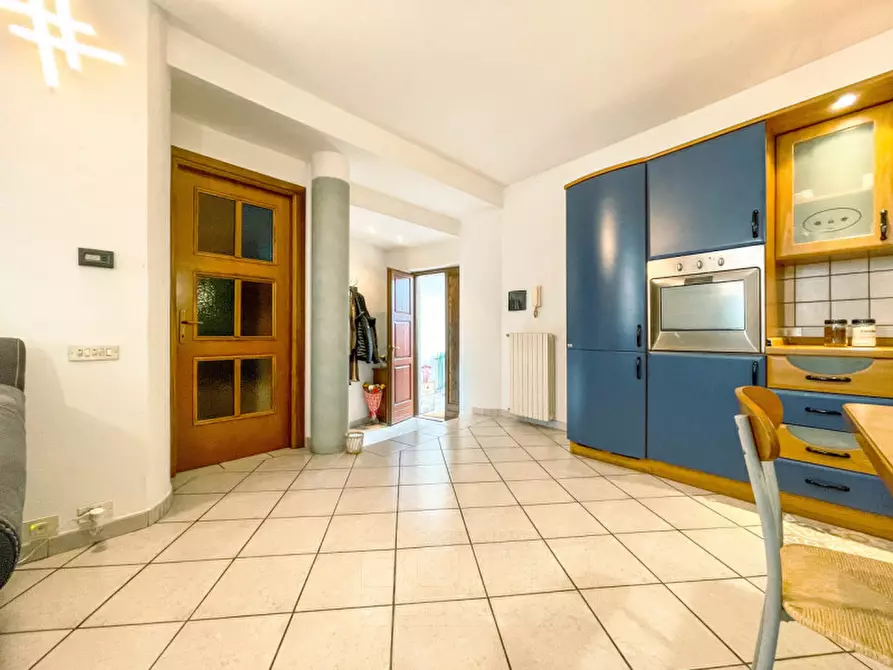 Immagine 12 di Appartamento in vendita  in via Roma a Pella