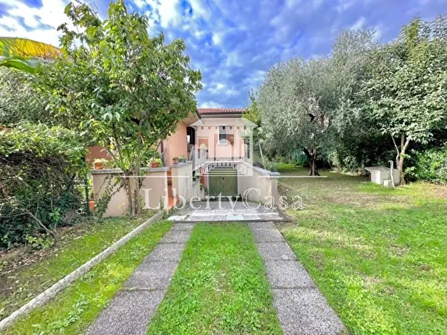 Immagine 15 di Villa in vendita  in Via Promontorio a Toscolano-Maderno