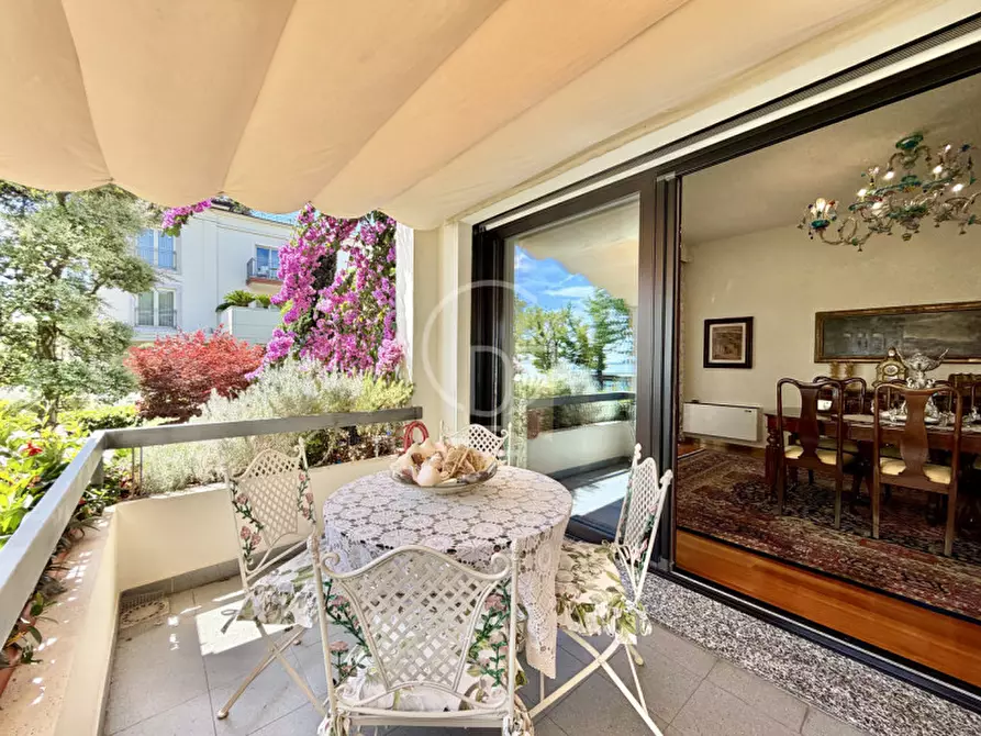 Immagine 12 di Villa in vendita  in Lungolago Cesare Battisti a Desenzano Del Garda